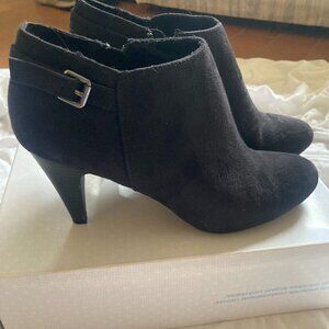 NWT Comfort Plus by Predictions "Sonya" black suede booties, womens size 10